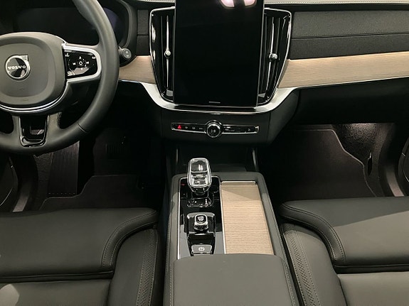 Volvo XC90 13 of 16