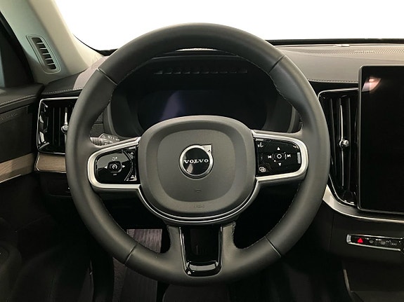 Volvo XC90 11 of 16