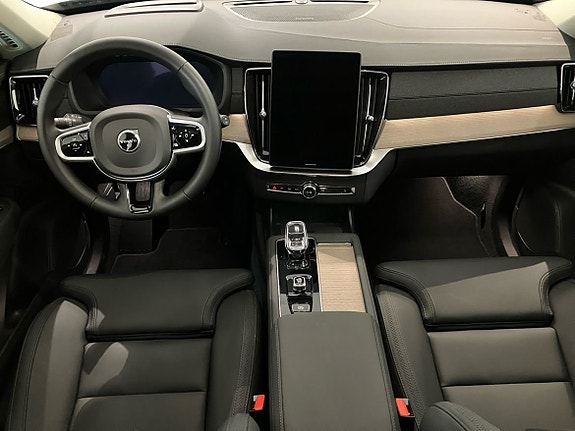 Volvo XC90 6 of 16