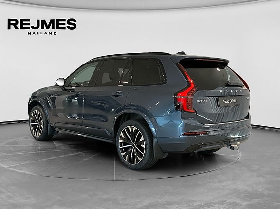 Volvo XC90 2 of 5