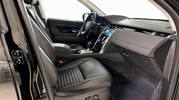 Land Rover Discovery Sport 2 of 5