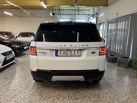 Land Rover Range Rover Sport 3 of 5