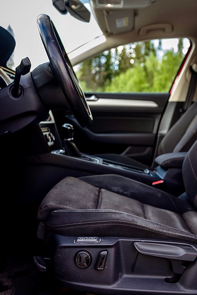 Volkswagen Passat 10 of 13