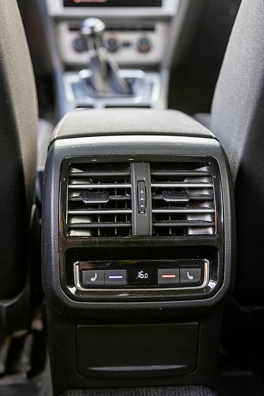 Volkswagen Passat 12 of 13