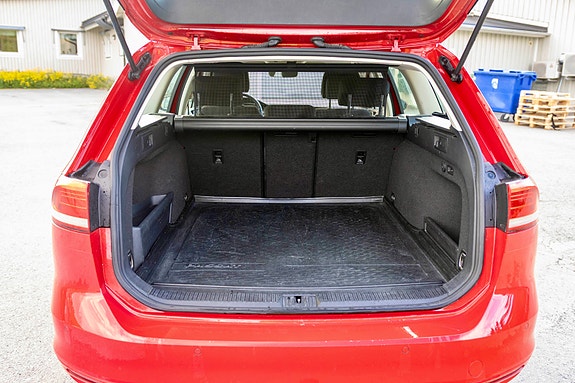 Volkswagen Passat 7 of 13