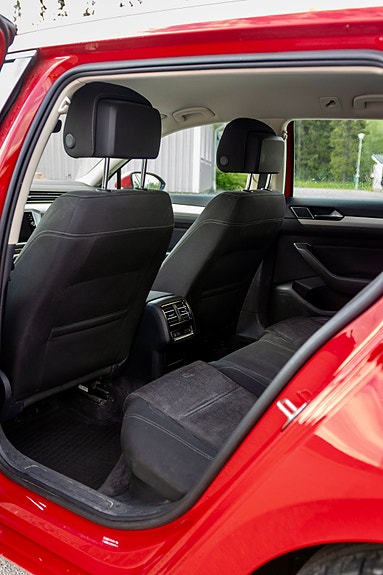 Volkswagen Passat 9 of 13