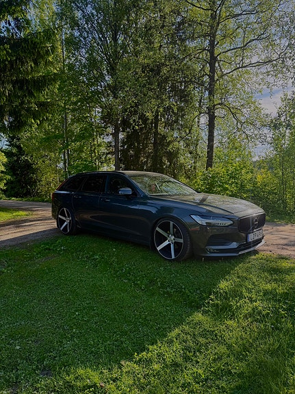 Volvo V90 2 of 4