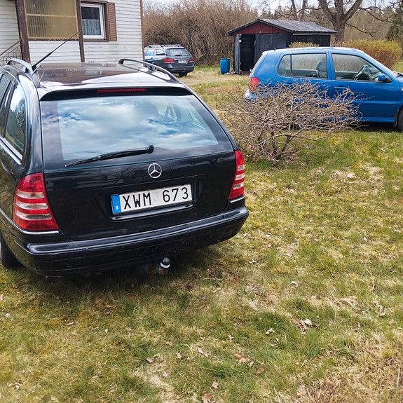 Mercedes-Benz C180 3 of 3