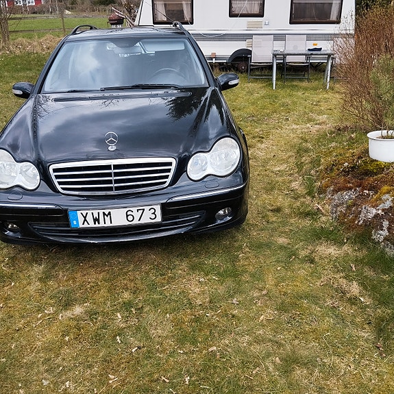 Mercedes-Benz C180 2 of 3