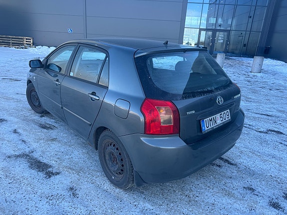 Toyota Corolla 4 of 5