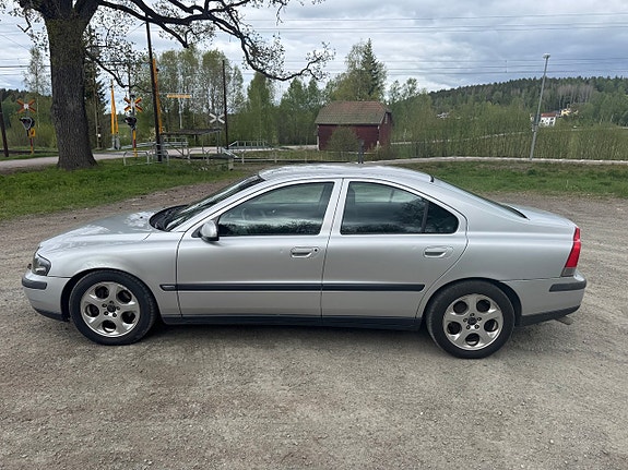 Volvo S60 3 of 5