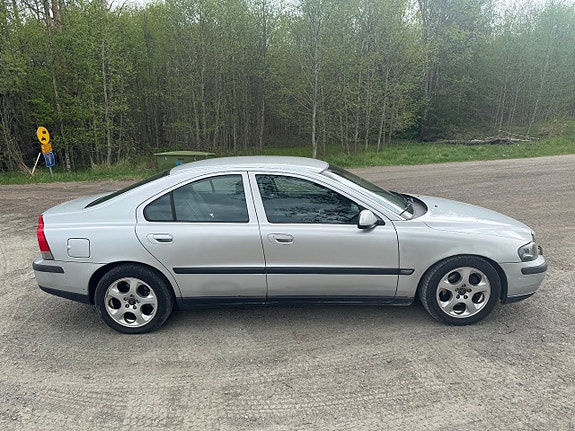 Volvo S60 7 of 12