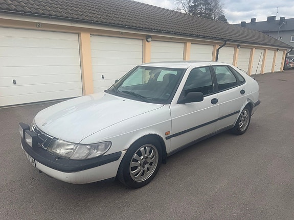 Saab 900 2 of 5