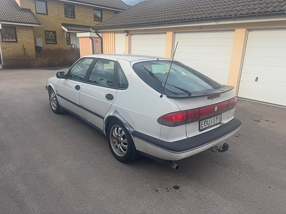 Saab 900 4 of 5