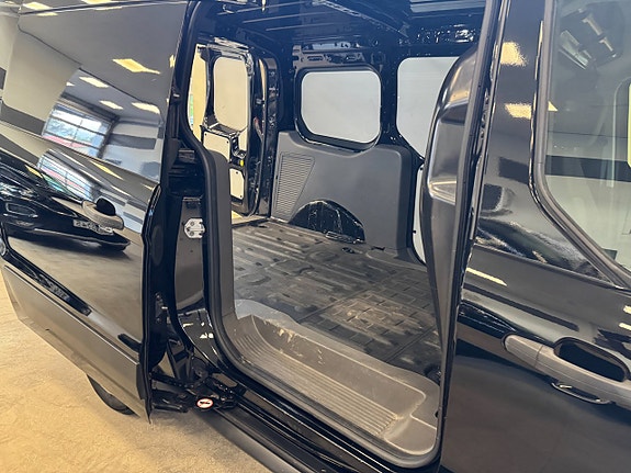 Ford Transit Connect 8 of 15