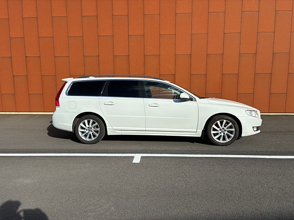 Volvo V70 4 of 5