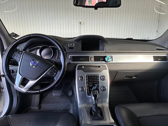 Volvo V70 2 of 5