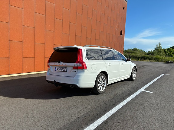 Volvo V70 3 of 5