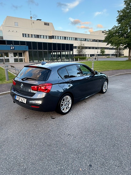BMW 118i 2 of 5