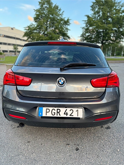 BMW 118i 3 of 5