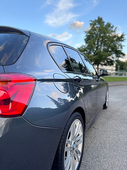 BMW 118i 4 of 5