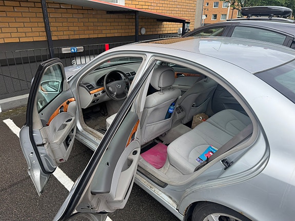 Mercedes-Benz E280 5 of 6