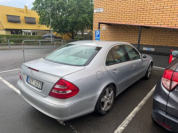 Mercedes-Benz E280 3 of 6