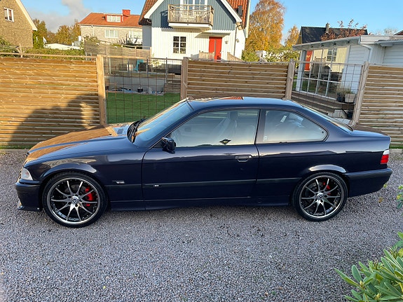 BMW 323Ci 2 of 5