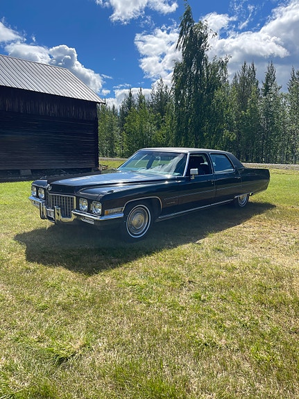 Cadillac Fleetwood Brougham 2 of 2