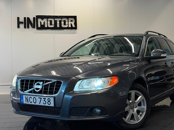 Volvo V70 2 of 26
