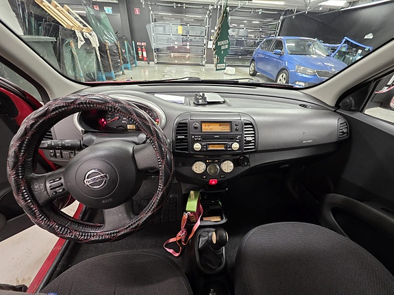 Nissan Micra 4 of 5