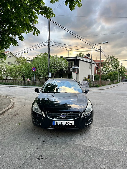 Volvo V60 2 of 6