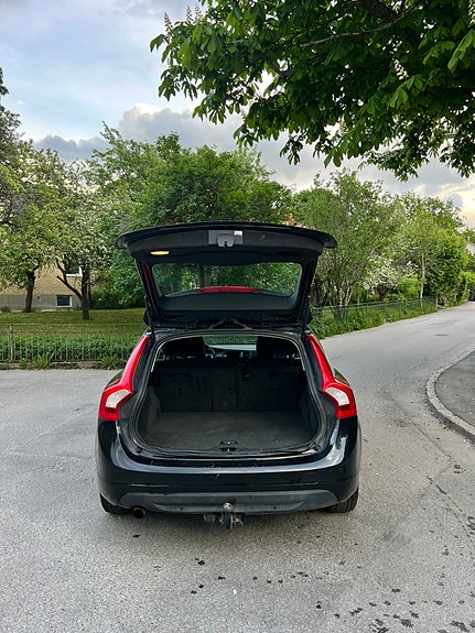 Volvo V60 4 of 6
