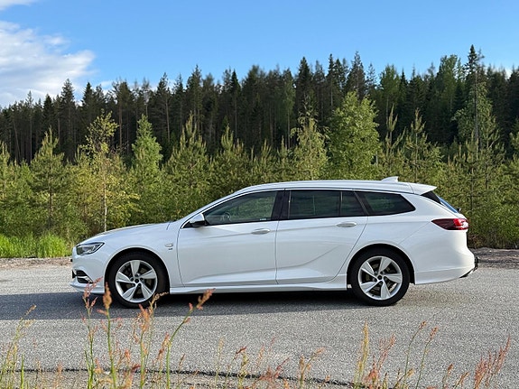 Opel Insignia 2 of 5