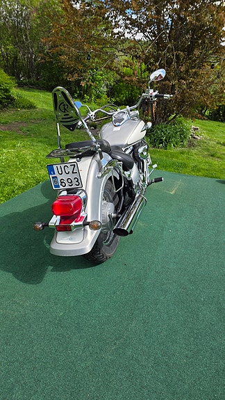 Suzuki VL800 Volusia 4 of 5