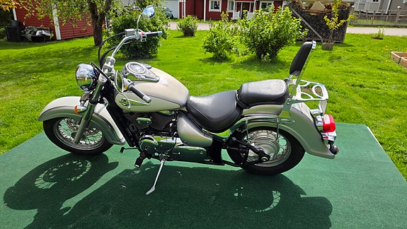 Suzuki VL800 Volusia 3 of 5