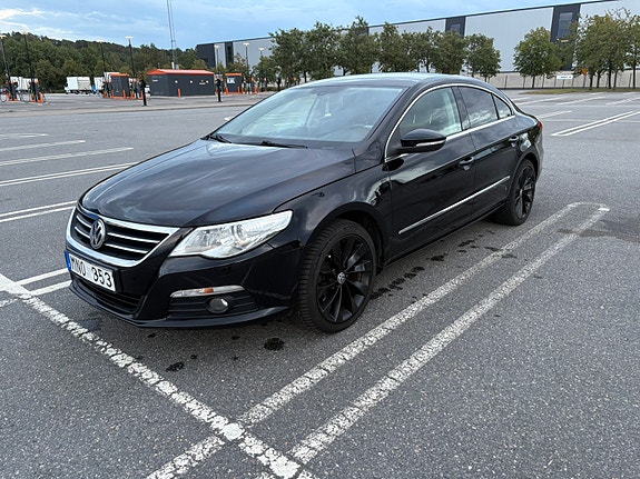Volkswagen Passat CC 3 of 5