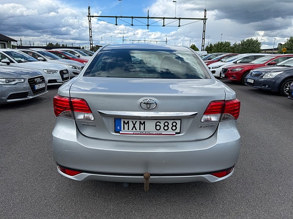 Toyota Avensis 4 of 5