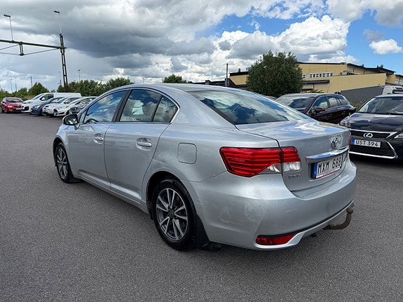 Toyota Avensis 3 of 5
