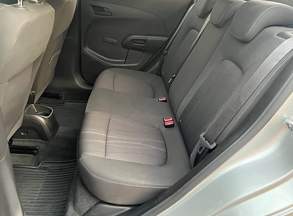 Chevrolet Aveo 9 of 11