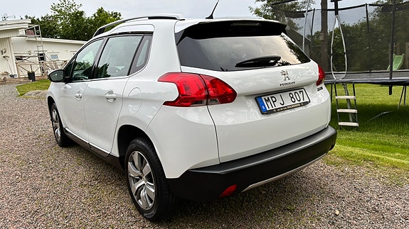 Peugeot 2008 2 of 5