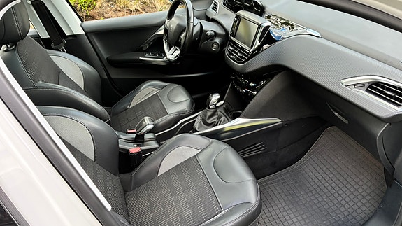 Peugeot 2008 4 of 5