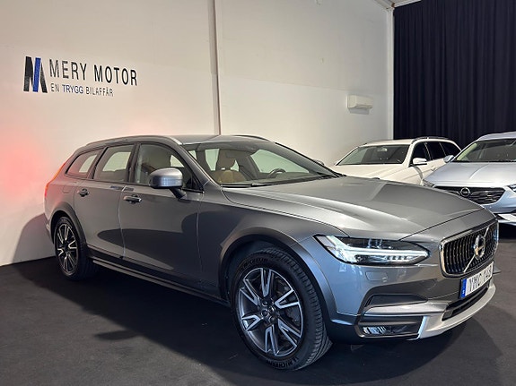 Volvo V90 Cross Country 2 of 5