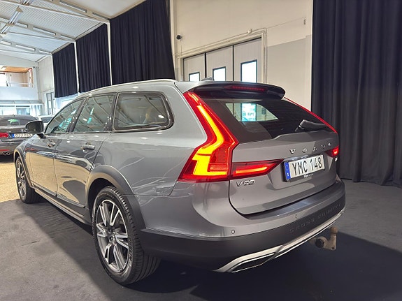 Volvo V90 Cross Country 4 of 5