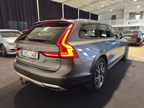 Volvo V90 Cross Country 3 of 5