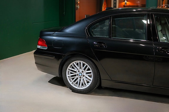 BMW 730 8 of 24