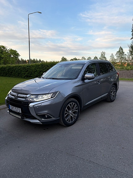 Mitsubishi Outlander 3 of 5