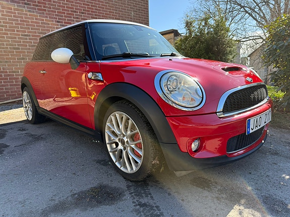 MINI John Cooper Works 2 of 5