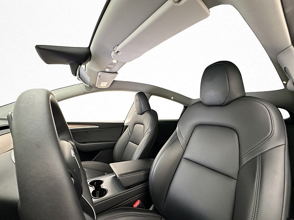 Tesla Model Y 19 of 30