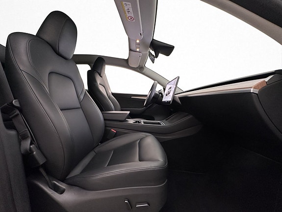 Tesla Model Y 17 of 30